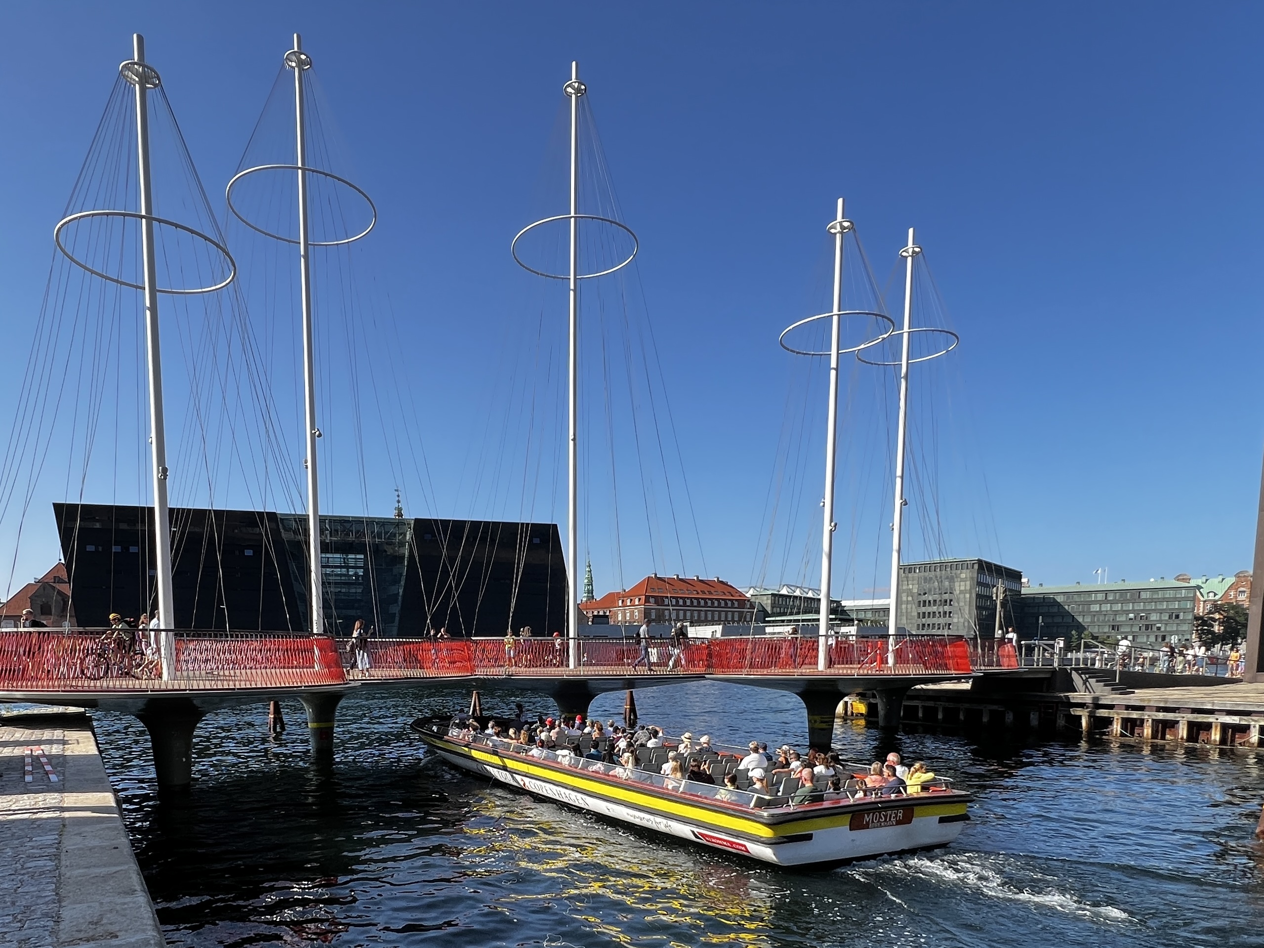 Kanalrundfart med Grønland som tema, arrangeret af Mellemfolkeligt Samvirke
