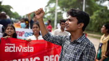 Unge i Bangladesh på gaden