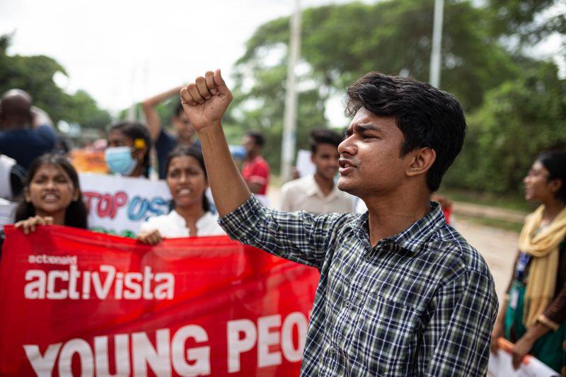 Unge i Bangladesh på gaden